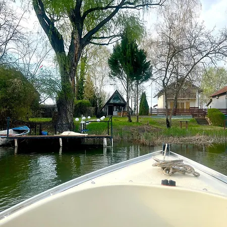 Lodka Vendeghaz Holiday home Szigetcsep